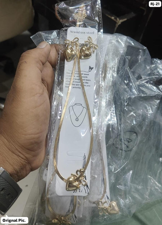 Gold-Tone Heart Pendant Jewellery Set