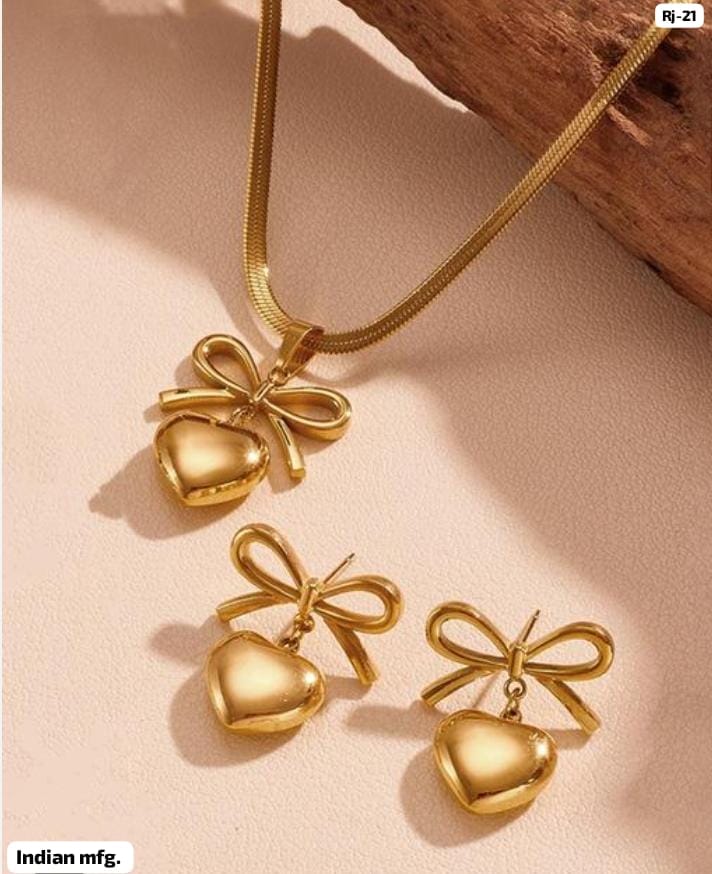 Gold-Tone Heart Pendant Jewellery Set - View 2