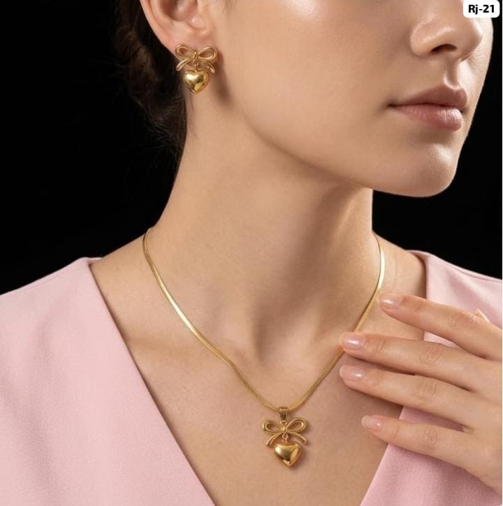 Gold-Tone Heart Pendant Jewellery Set - View 4