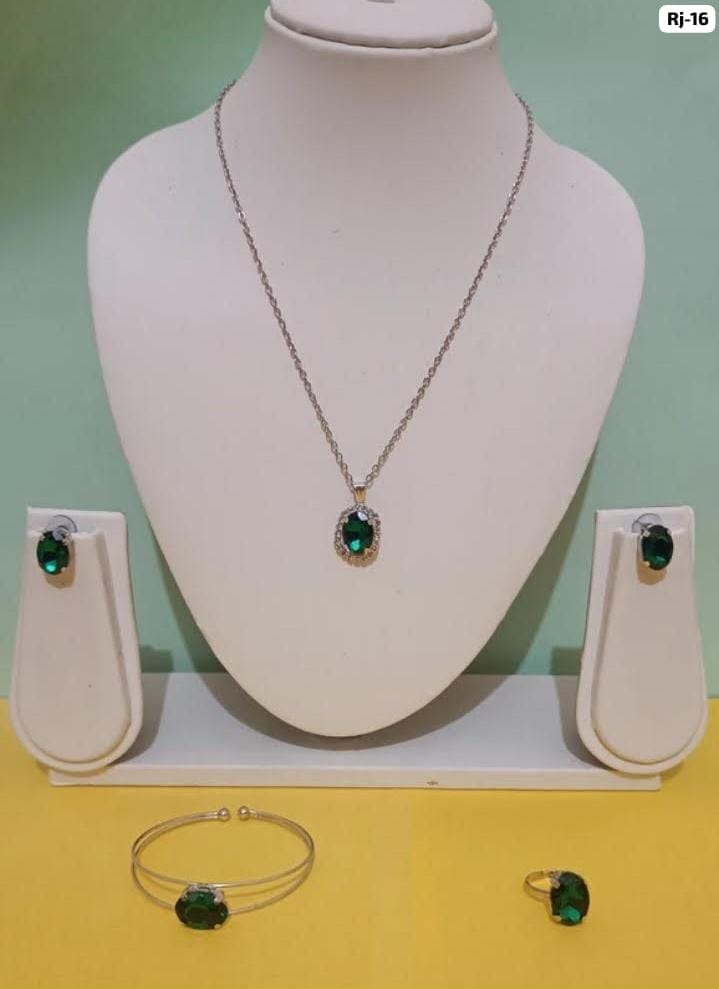 Emerald Green Pendant Jewellery Set - View 2