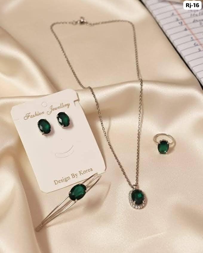 Emerald Green Pendant Jewellery Set - View 3